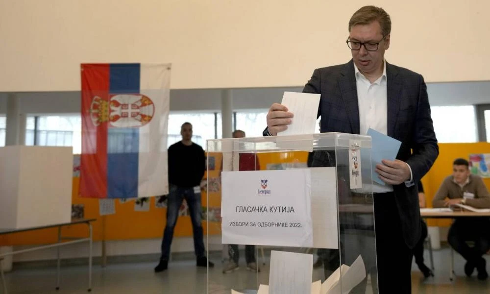 Σε εξέλιξη οι εκλογές στη Σερβία